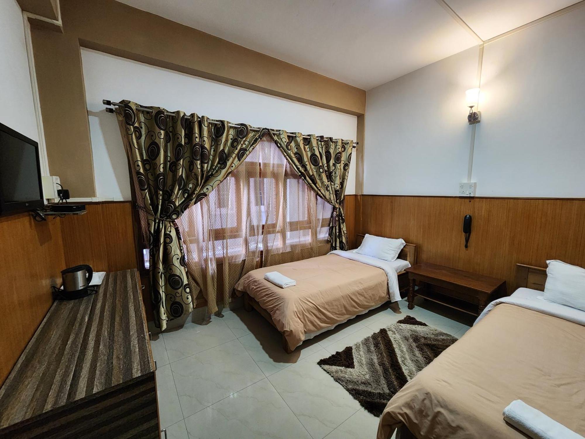 Hotel The Oak タワン エクステリア 写真